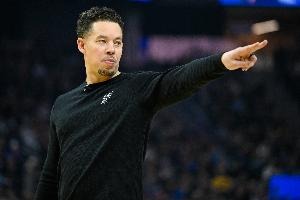 马刺主帅米奇·约翰逊：首次频发，球队心态放松