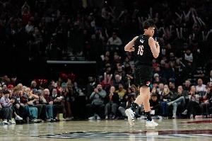 新秀杨瀚森季后赛首战：空数据亮相