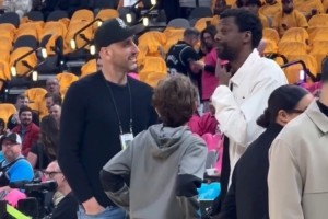 刚果裔名将费利克斯与吉诺比利赛前谈笑