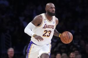 19分8板13助！詹姆斯：我必须在各个方面都做出贡献 这是职责所在