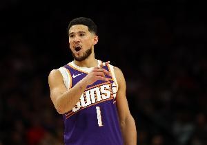 布克半场哑火13分难掩失误 雷霆压制显成效