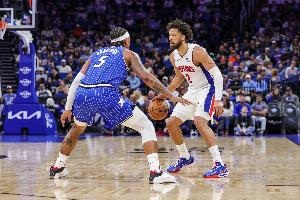 魔术爆冷1-0活塞，球迷称其为黑八种子