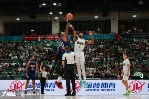 NBL总决赛战报：香港金牛队大胜上海玄鸟