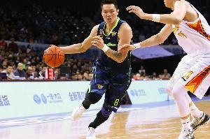 朱芳雨2011年成为CBA最年轻季后赛2000分突破者