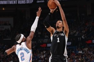 老里： MVP之争 亚历山大或得票 文班亚马防守获肯定