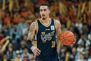 奎因激励队友：今日交出好表现，季后赛靠信念凝聚