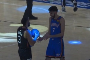 系列赛首战：霍姆格伦述赛前与狄龙的小插曲