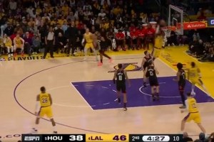 斯玛特助攻艾顿制造轰动时刻 湖人优势扩大两位数