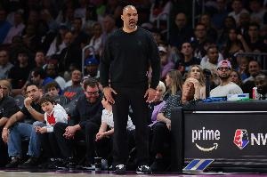 火箭首战失利惨淡，鲍仁君：虽表现糟糕仍看好火箭系列赛