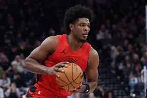 探花秀亨德森11中7贡献18分 开拓者G1不敌马刺