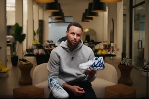 库里圣诞大战战靴KT11：因水花兄弟而意义非凡