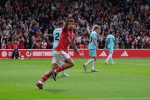 领先热刺5分！森林4-1逆转伯恩利5轮不败 吉布斯-怀特15分钟戴帽