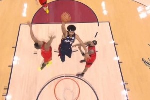 哈登火力全开！绝杀两球助骑士季后赛开门红 阿伦成最大功臣