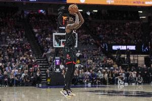 火箭赛季初尝苦果，芬尼-史密斯战绩惨淡被雪藏