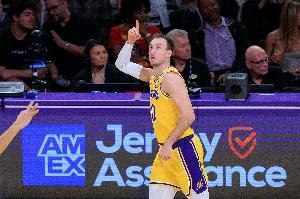 三分对决失衡：湖人胜出 火箭效率低下