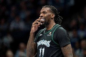 犯规缠身，里德仅17分钟6中2