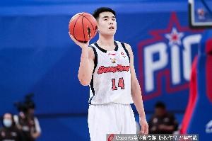 张文逸替补高效表现，12分5篮板助广东难平强敌