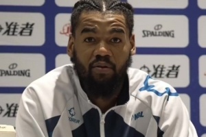 香港金牛琼斯：今晚我们先发制人，他们无法跟上我们的节奏