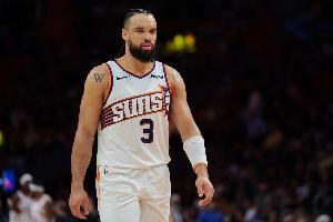 半场效率崩溃：狄龙投篮仅3中13得12分