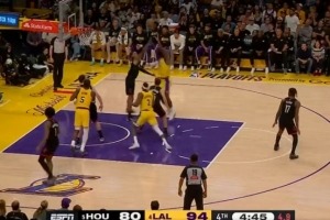 贾巴里史密斯左手绝技获莱布朗力挺 转身三分引爆全场