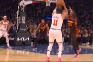 高效发挥！布伦森掩护三分接连命中 个人首节6中6&三分3中3