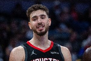 申京首节8分钟表现中规中矩 7分1板1助攻难掩失误