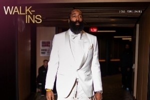 骑士众将季后赛时尚秀：登哥新鞋配西装，莫布里无领西服显个性