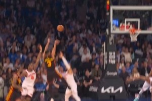 防守意外变冲突 布伦森被麦科勒姆踢中要害遭技犯