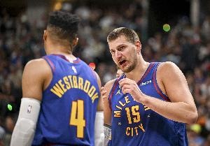 约基奇220次三双仅差1次超威少 勒布朗距离榜首仍远