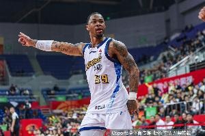 雷琼·塔克半场数据惨淡 广厦仍保持领先