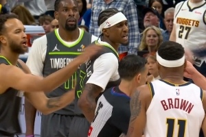 越位犯规！麦克丹尼尔斯推约基奇2米被T