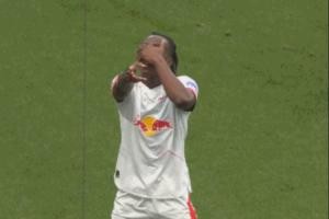 19岁迪奥曼德身价7500万，一球戏耍法兰克福防线