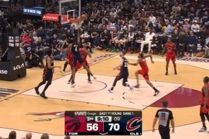 强势表现！莫布里攻守一体 推动球队领先扩大