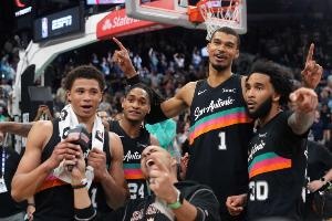 瓦塞尔：我们互相支持 在场下亲如兄弟 场上打球自然更加默契