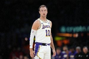 肯纳德首节11分统治全场 跳投攻防一体