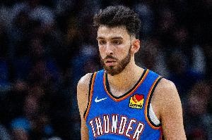 切特火力全开！首节6中4轰下13分 压哨三分技惊四座