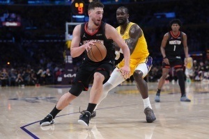 申京22分难救主！火箭不敌湖人 艾顿统治攻防两端