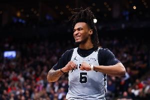 驚人數據！卡斯爾季后赛首秀成隊史15+5+5第一人