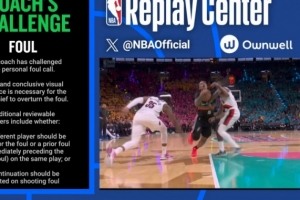 凯斯勒进攻犯规&霍勒迪被撞 挑战无效