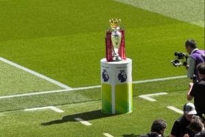 英超巅峰战：曼城对决阿森纳，奖杯已抵主场 