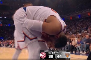 唐斯被库明加肘击面门 裁判判罚引发争议