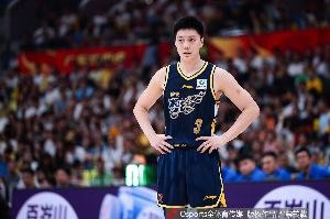 胡明轩半场16分钟仅3分，状态低迷数据惨淡