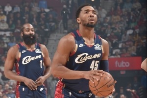 猛龙队遭遇困境 哈登距离总冠军仅一步之遥 骑士队重现辉煌