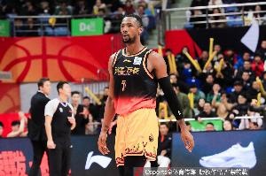 首节30分亮瞎眼 江苏贾尔斯亨特合砍26分领跑