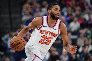 布里奇斯半场3记命中贡献7分 尼克斯半场小胜老鹰