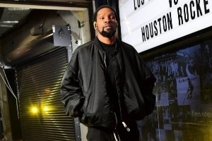 赛场造型速览：杜兰特谢泼德并列黑衣，小贾巴里迷彩裤特色鲜明