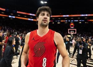 阿夫迪亚期待季后赛首秀：现场氛围极佳