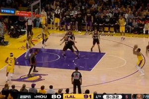 斯玛特三分定乾坤 火箭反扑无效