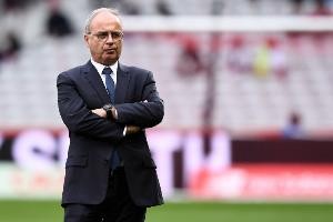 队报独家：坎波斯近期会面马丁内利与迪奥曼德代表，巴黎转会市场稳中求进