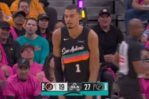 克林根被颜射！文班亚马外线火力全开加长三分制胜